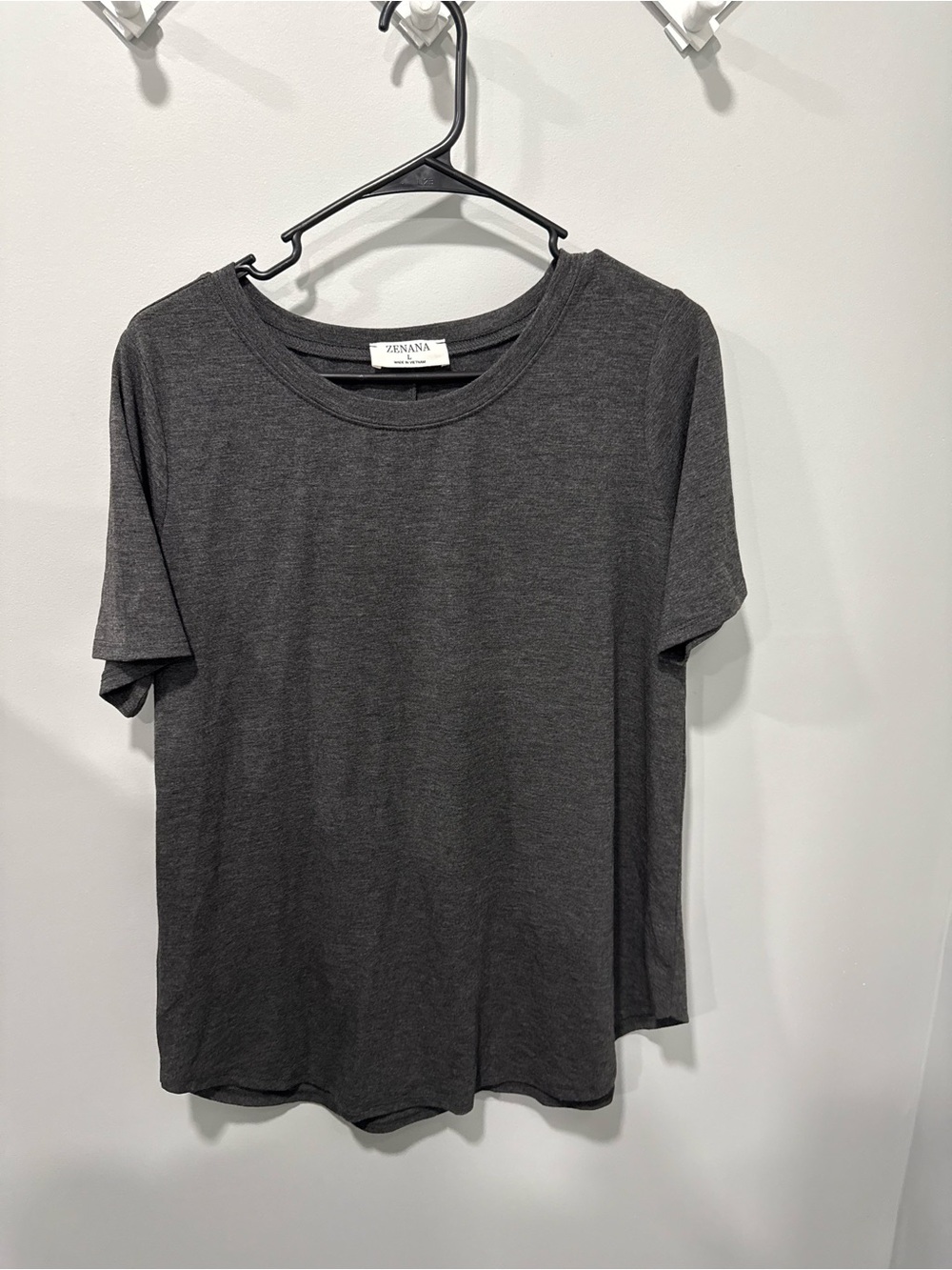 Zenana short sleeve tee size large